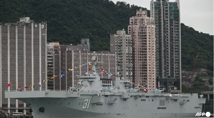 Kapal Perang Canggih China Pamer Kekuatan di Hong Kong